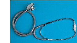 STETOFONENDOSCOPIO LEGGERO, GIREVOLE, CON MEMBRANA ED ANELLINO GOMMA NELLO STETOSCOPIO. ARCHETTO BIAURICOLARE PER AUSCULTAZIONE CON MOLLA ESTERNA - Farmacia Dott. Pasquale Russo