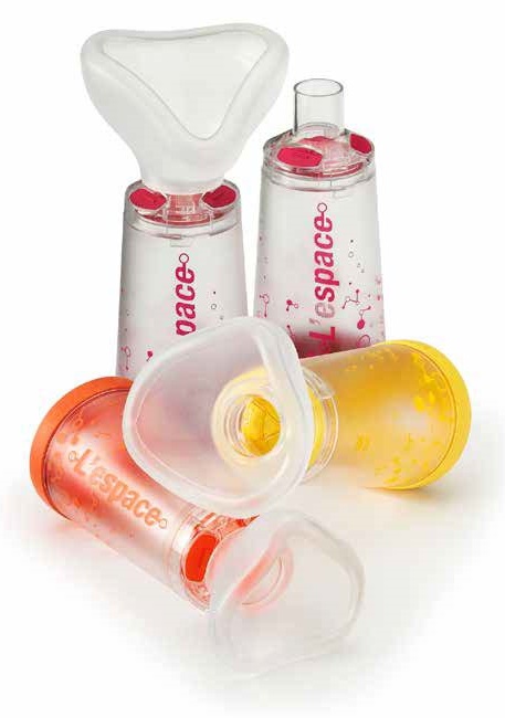 CAMERA DISTANZIATRICE PER EROGATORI SPRAY PREDOSATI L'ESPACE 220ML PER ADULTI SPAZIO MORTO 88ML CON MASCHERA VALVOLA INSPIRAZIONE 2 VALVOLE ESPIRAZIONE CODICE COLORE MAGENTA - Farmacia Dott. Pasquale Russo